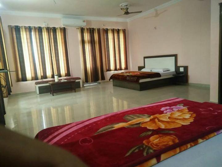 Hotelyashpalace Maihar Exterior photo